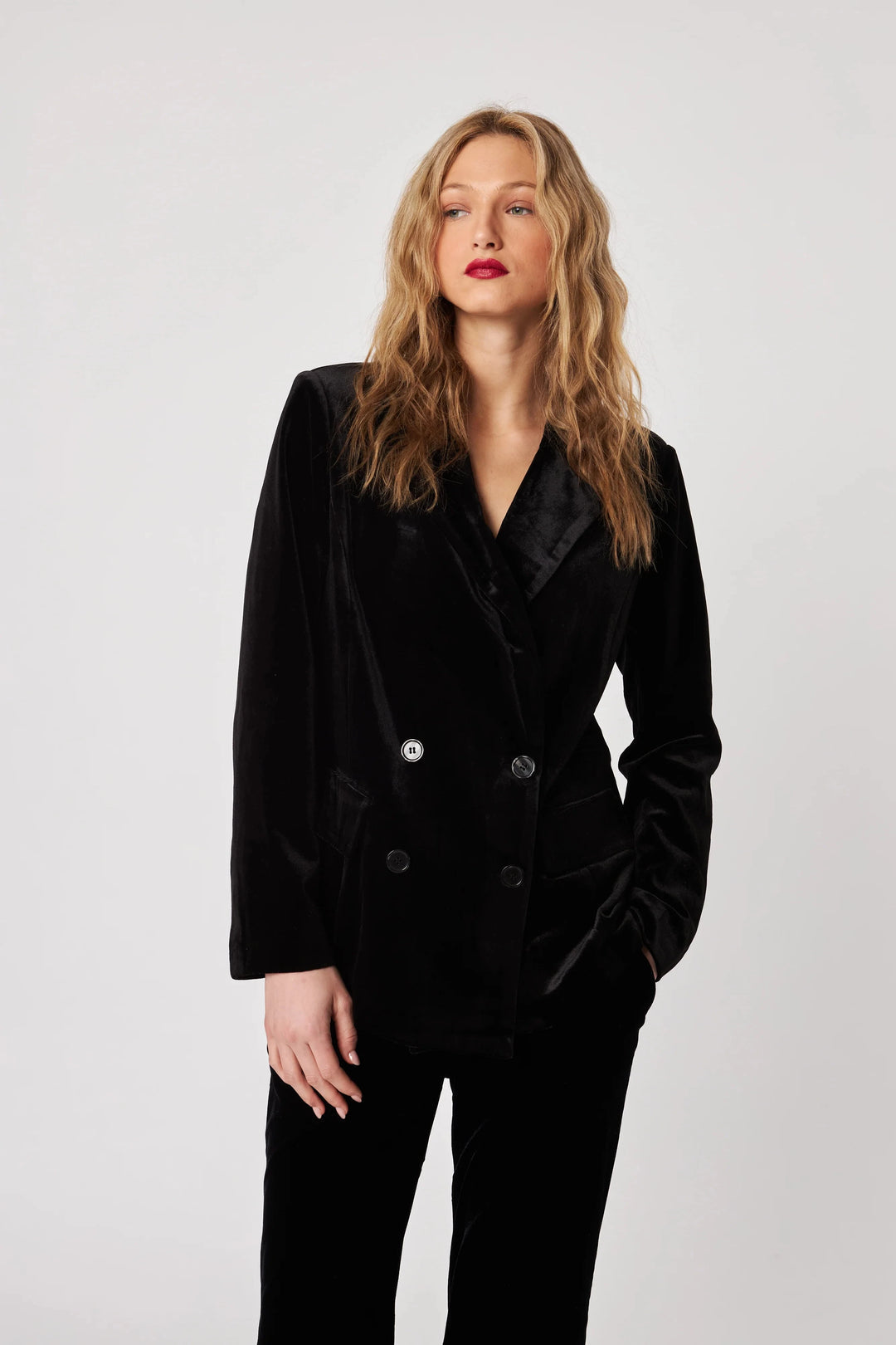 Nero Velvet Blazer