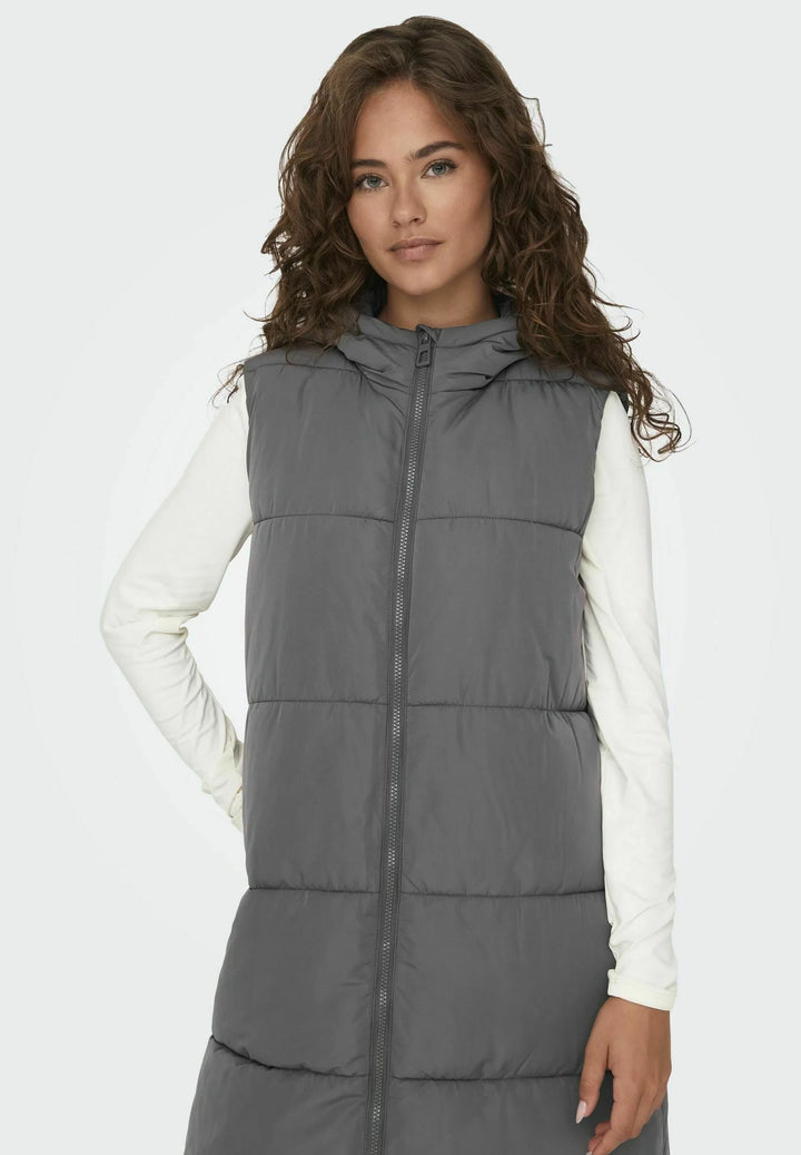 Nicci Vest