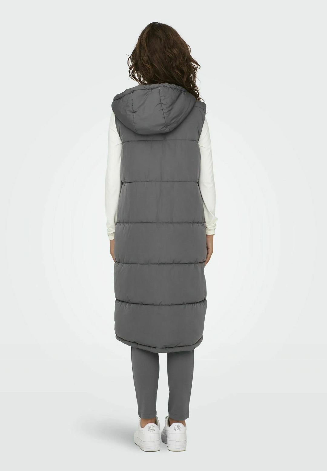 Nicci Vest