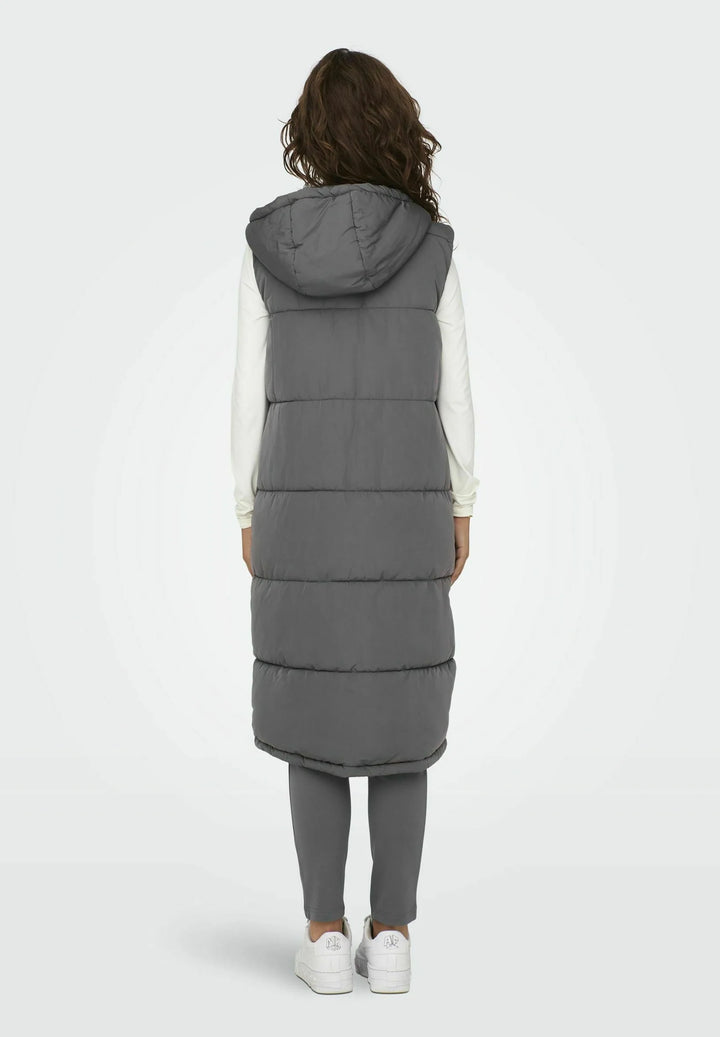 Nicci Vest
