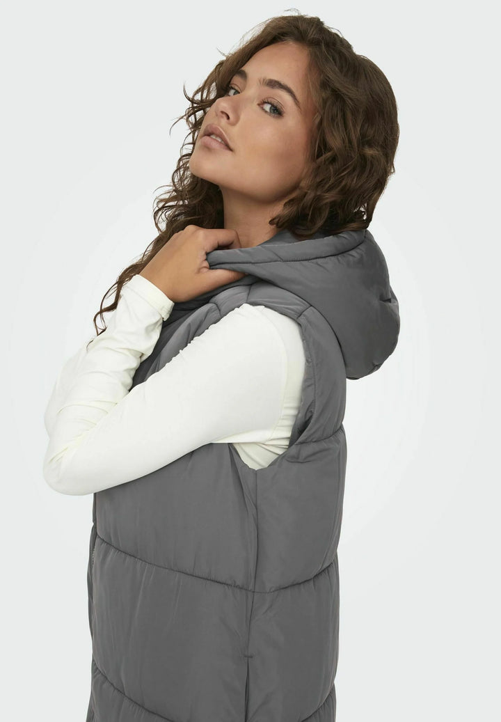 Nicci Vest